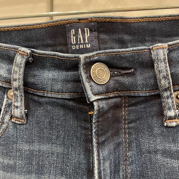 Gap Authentic 1969 Woman’s Flare Jean - Picture 3 of 7